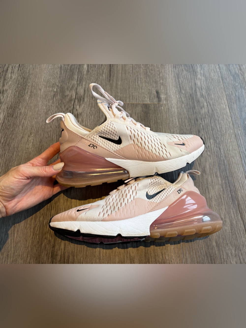 Nike Women's Air Max 270 Running Shoe 8.5